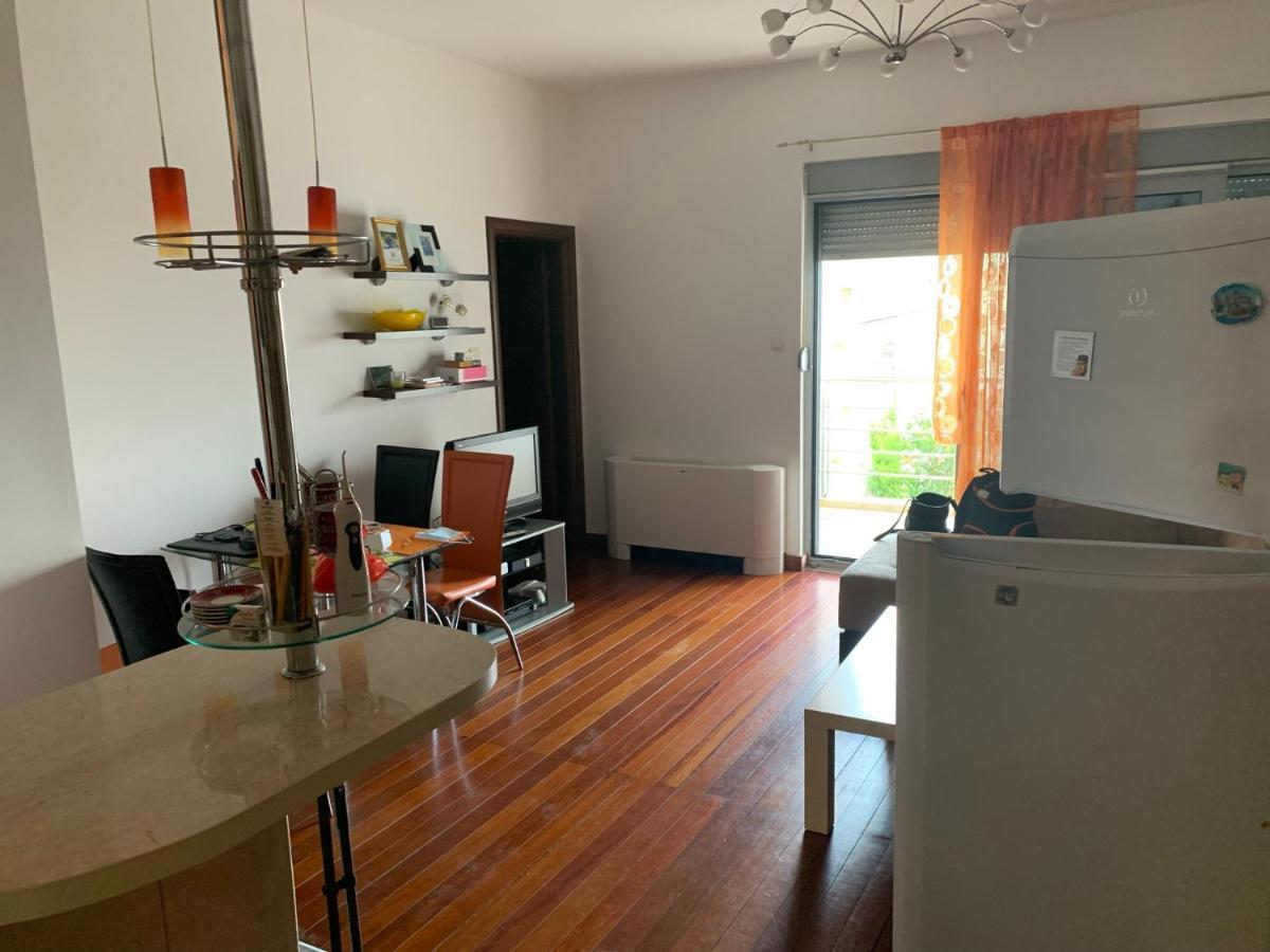 Apartment With Swimmingpool, Seaview And Large Terrace, 1St Floor, Min 2 Persons Dobrota Exterior foto